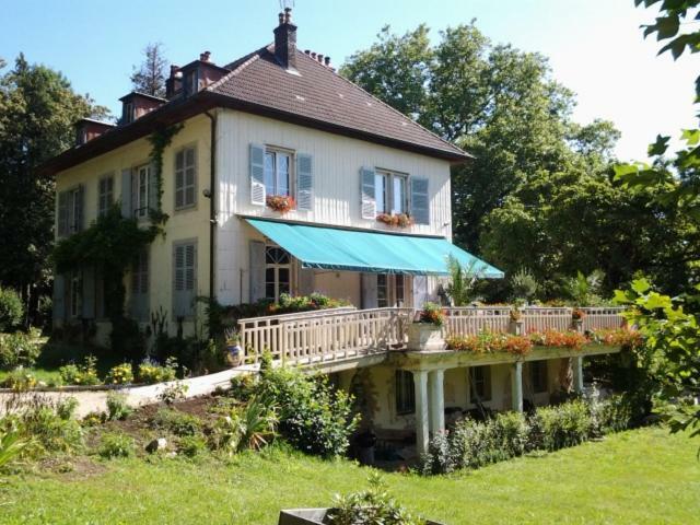 Chambres d'hôtes Le Petit Roche Arc-et-Senans Exterior foto